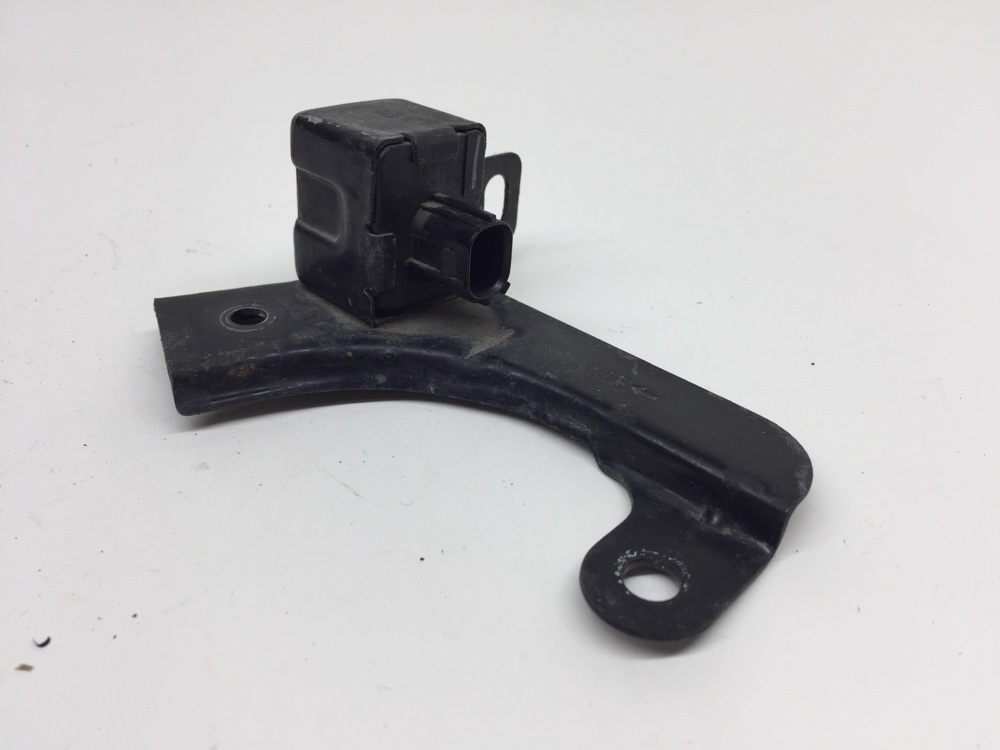 Датчик подушки безопасности передний правый aristo 1997 JZS160 2JZ-GE Датчик подушки безопасности передний правый aristo 1997 JZS160 2JZ-GE