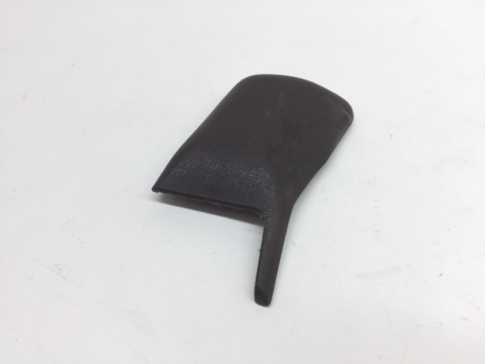 Заглушка полозьев сиденья правая Toyota mark2 GX90 1G-FE Заглушка полозьев сиденья правая Toyota mark2 GX90 1G-FE