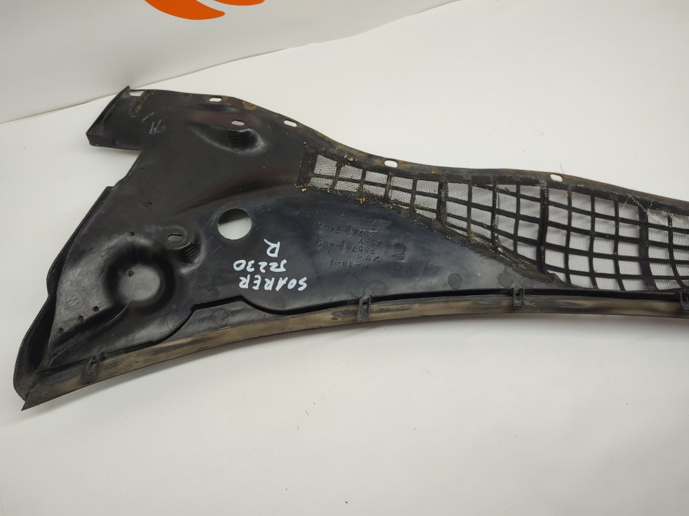Решетка под лобовое стекло правая SOARER 1996 JZZ30 1JZGTE