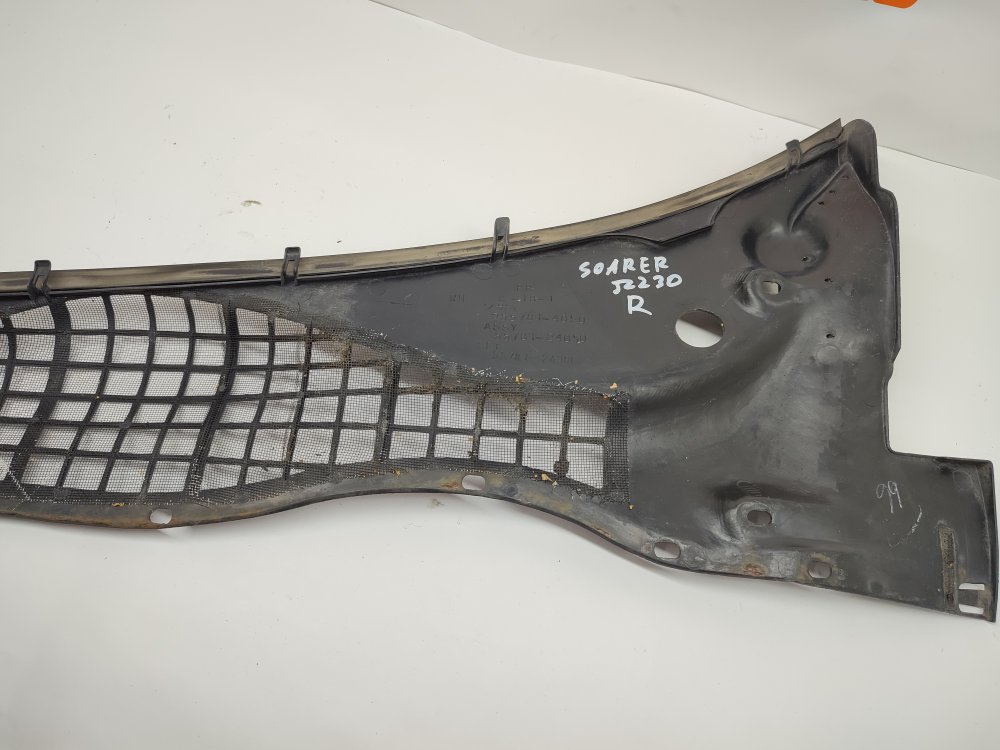 Решетка под лобовое стекло правая SOARER 1996 JZZ30 1JZGTE