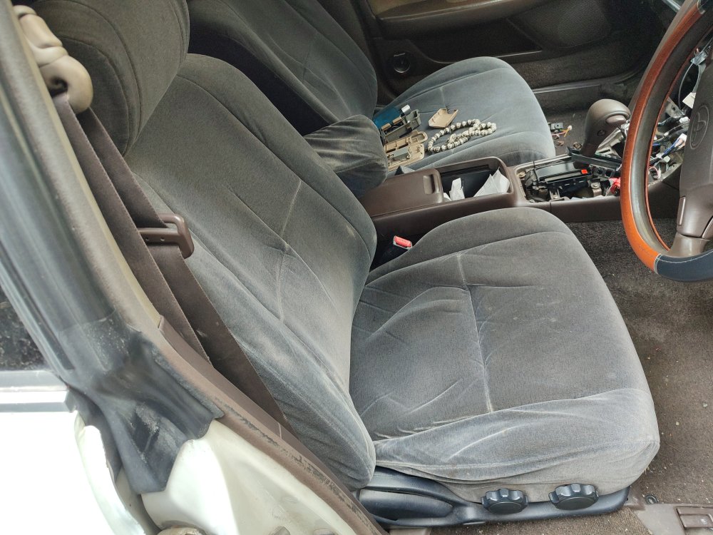 Сиденье переднее правое toyota mark2 1996 GX90 1GFE 72010-22260 контрактная