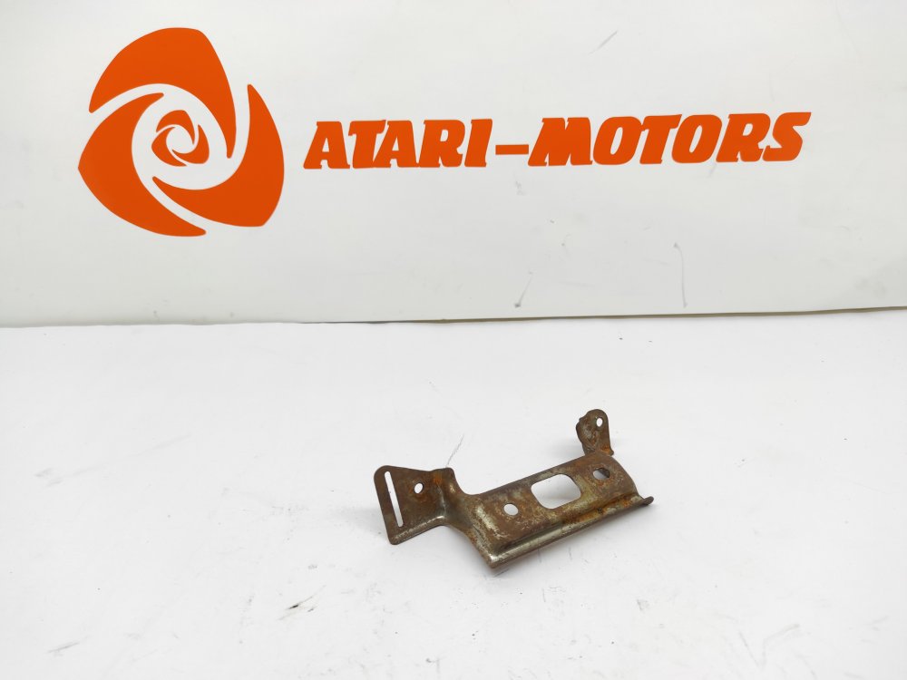 Кронштейн крепления подлокотника бара мкпп TOYOTA Mark 2 1996 JZX90 1JZGTE 58995-22020 контрактная