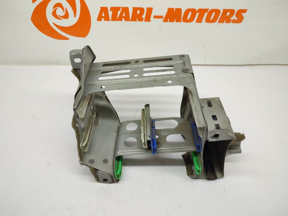 Кронштейн электронных блоков toyota mark2 1996 JZX90 1JZGTE 8286022010 контрактная