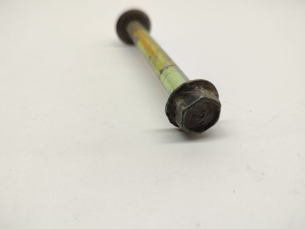 Болт крепления генератора Toyota Mark 2 GX90 1G-FE