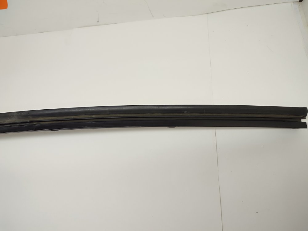Направляющая стекла двери передняя левая TOYOTA SOARER JZZ30 1JZGTE