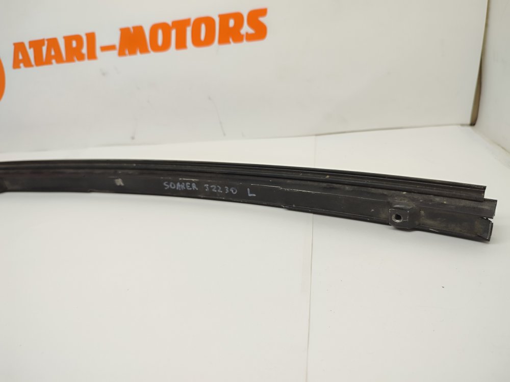 Направляющая стекла двери передняя левая SOARER 1996 JZZ30 1JZGTE