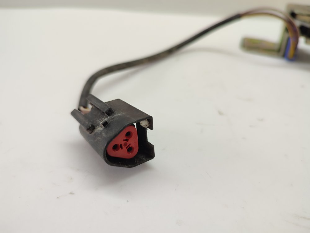 Замок багажника MONDEO 1998 1.6L Zetec-E EFI (90PS) Замок багажника MONDEO 1998 1.6L Zetec-E EFI (90PS)