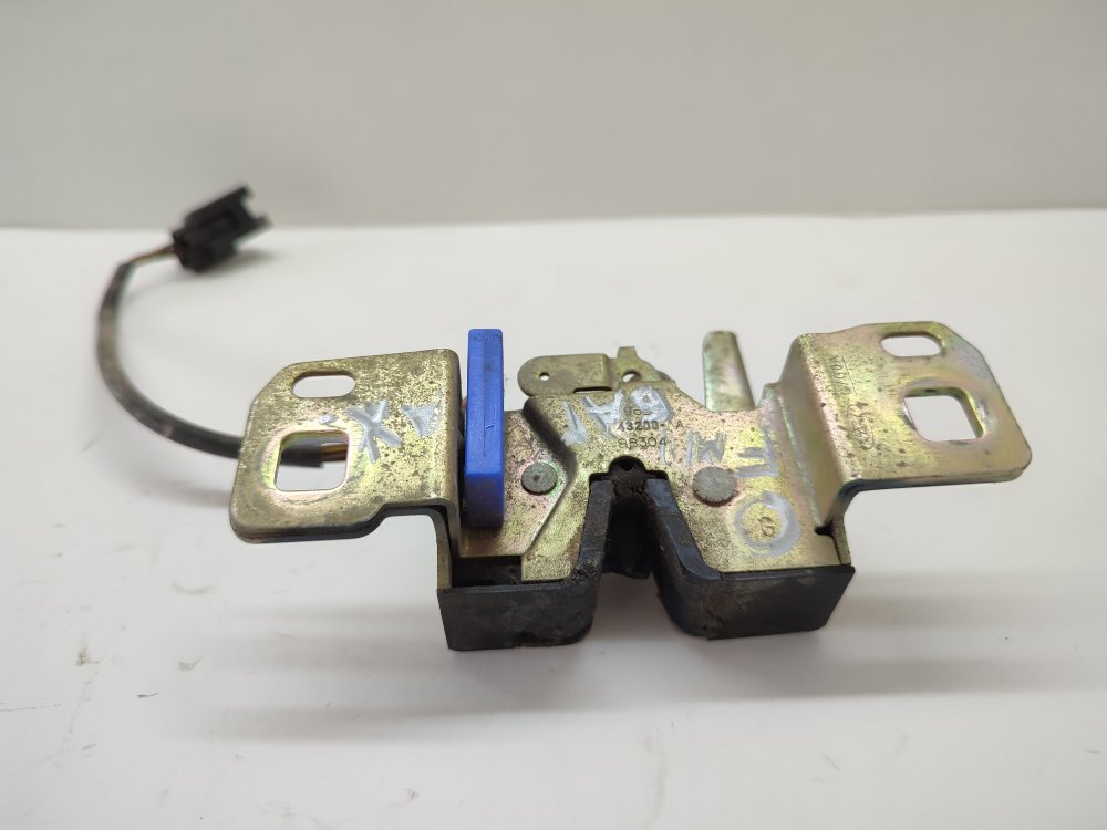 Замок багажника MONDEO 1998 1.6L Zetec-E EFI (90PS) Замок багажника MONDEO 1998 1.6L Zetec-E EFI (90PS)