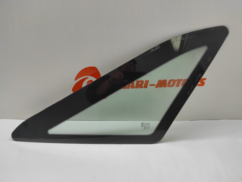 Форточка кузова задняя правая 21125403052 контрактная