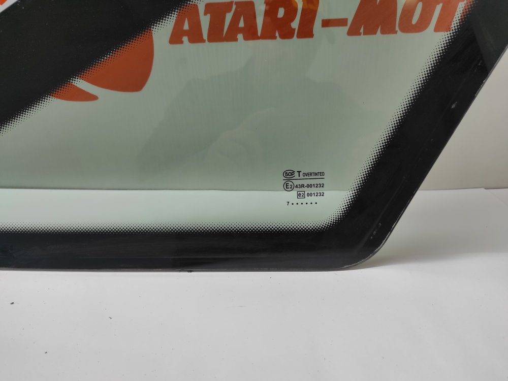 Форточка кузова задняя правая