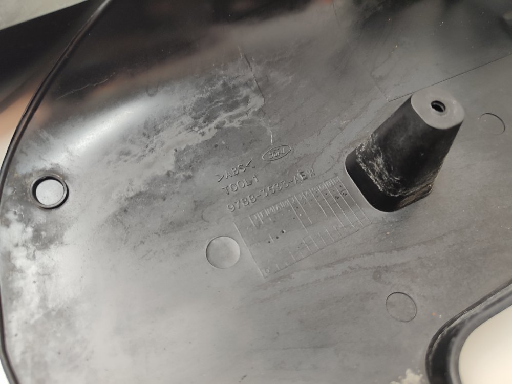 Кожух рулевой колонки MONDEO 1998 1.6L Zetec-E EFI (90PS)