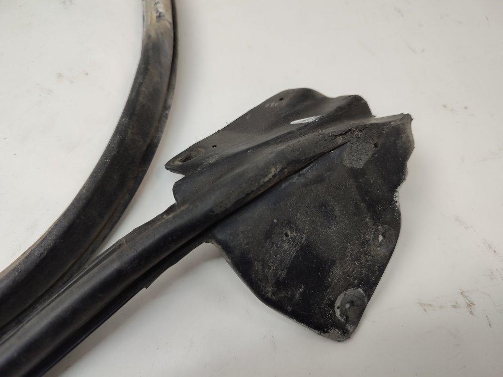 Уплотнительная резинка боковой двери передняя правая MARK2 1996 gx90 1GFE