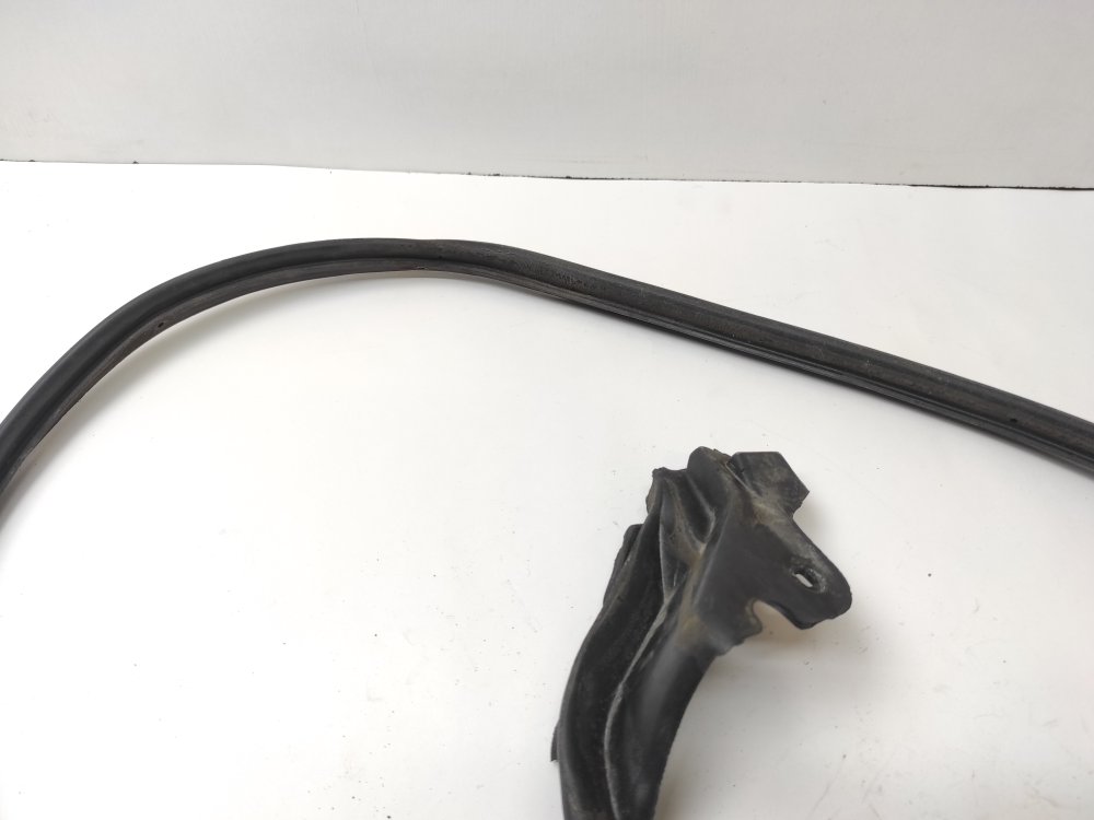 Уплотнительная резинка боковой двери задняя левая mark2 1996 JZX90 1JZGE Уплотнительная резинка боковой двери задняя левая mark2 1996 JZX90 1JZGE