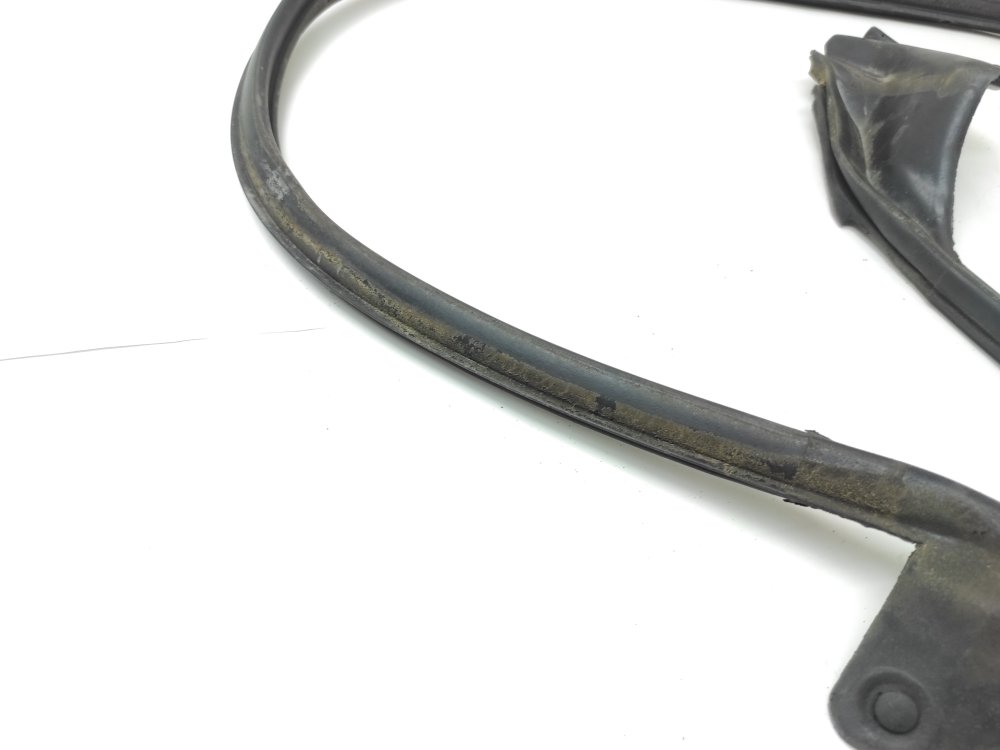 Уплотнительная резинка боковой двери задняя левая mark2 1996 JZX90 1JZGE Уплотнительная резинка боковой двери задняя левая mark2 1996 JZX90 1JZGE