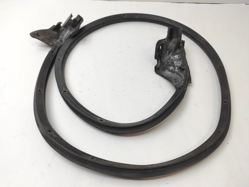 Уплотнительная резинка боковой двери задняя левая mark2 1996 JZX90 1JZGE Уплотнительная резинка боковой двери задняя левая mark2 1996 JZX90 1JZGE