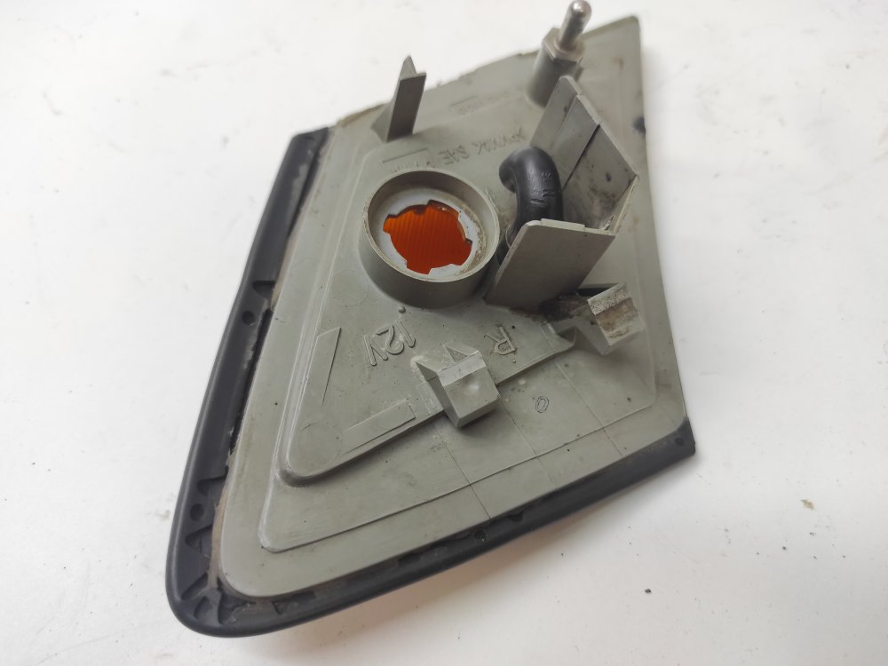 Повторитель поворота передний правый Mark2 1996 jzx90 1jzge