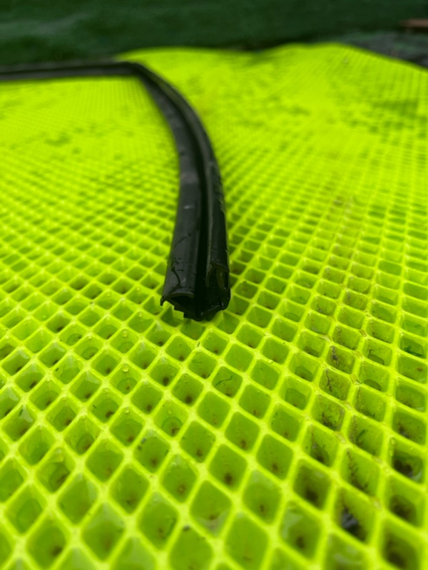 Уплотнитель стекла двери передний правый AVENSIS 2007 AZT251 2AZ-FSE