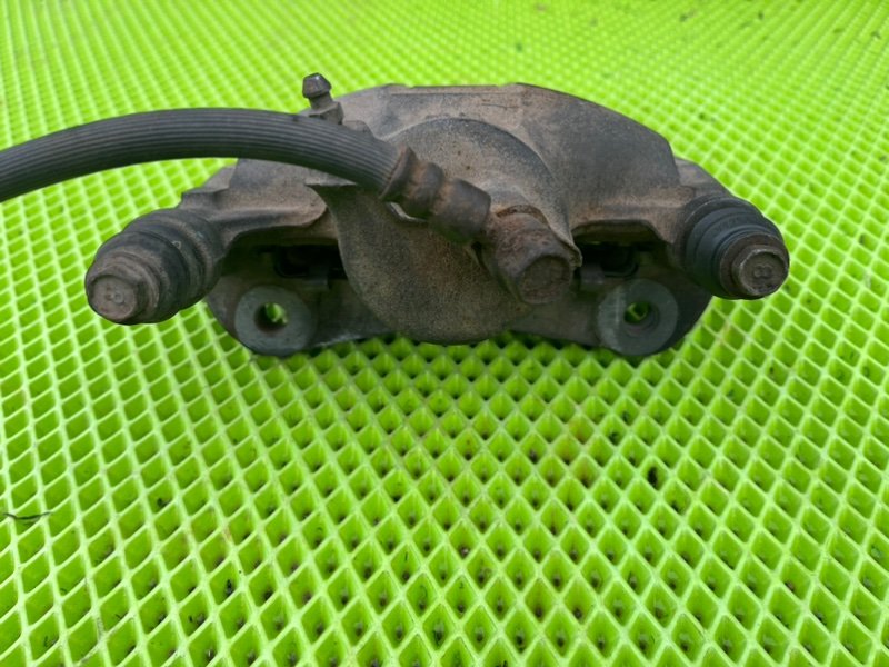 Суппорт передний левый CYNOS 1996-1999 EL52 4E-FE Суппорт передний левый CYNOS 1996-1999 EL52 4E-FE