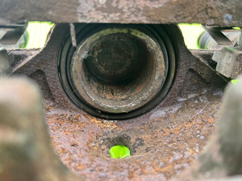 Суппорт передний левый CYNOS 1996-1999 EL52 4E-FE Суппорт передний левый CYNOS 1996-1999 EL52 4E-FE