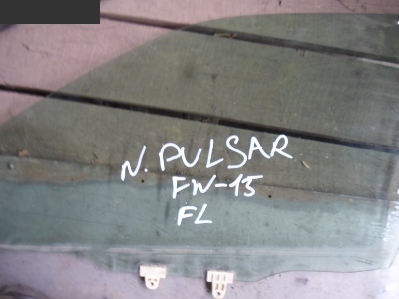 Стекло боковое Nissan Pulsar FN15 переднее левое