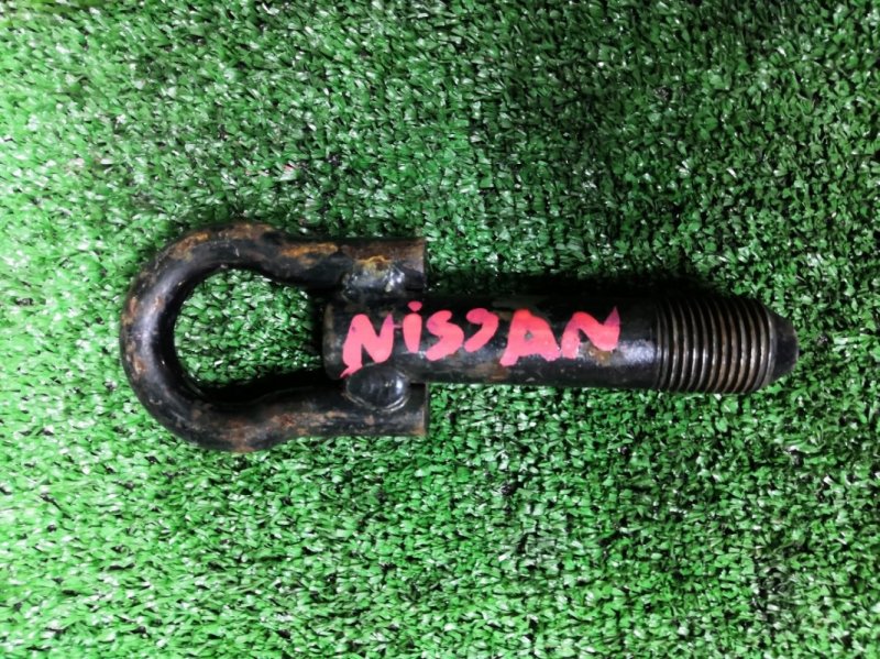 Буксировочный крюк Nissan
