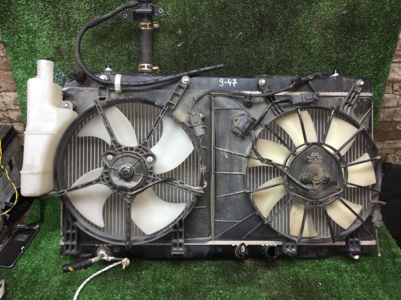 Радиатор двигателя Honda Mobilio L15A