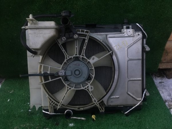 Радиатор двигателя Toyota Vitz KSP90 1KR-FE