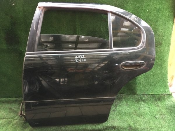 Дверь боковая Nissan Cefiro WA32 задняя левая