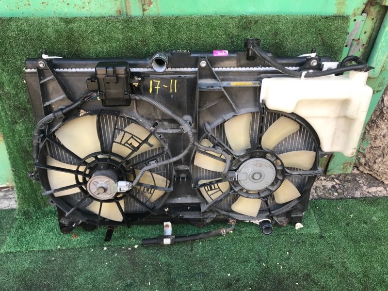 Радиатор двигателя Toyota Estima ACR40W 2AZ-FE