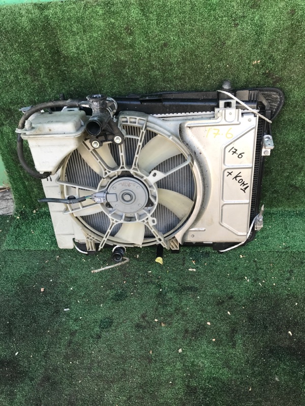 Радиатор двигателя Toyota Vitz SCP90 2SZ-FE