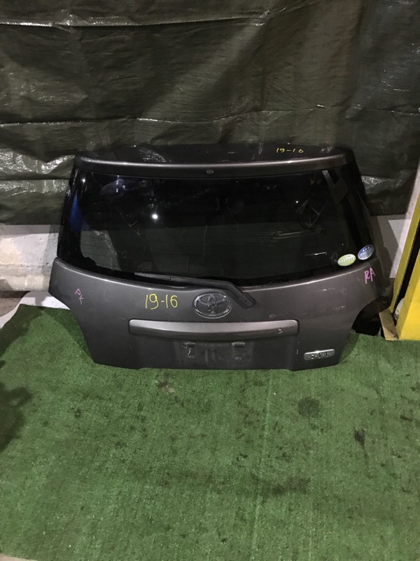 Дверь задняя багажника Toyota Ist NCP60 2NZ-FE