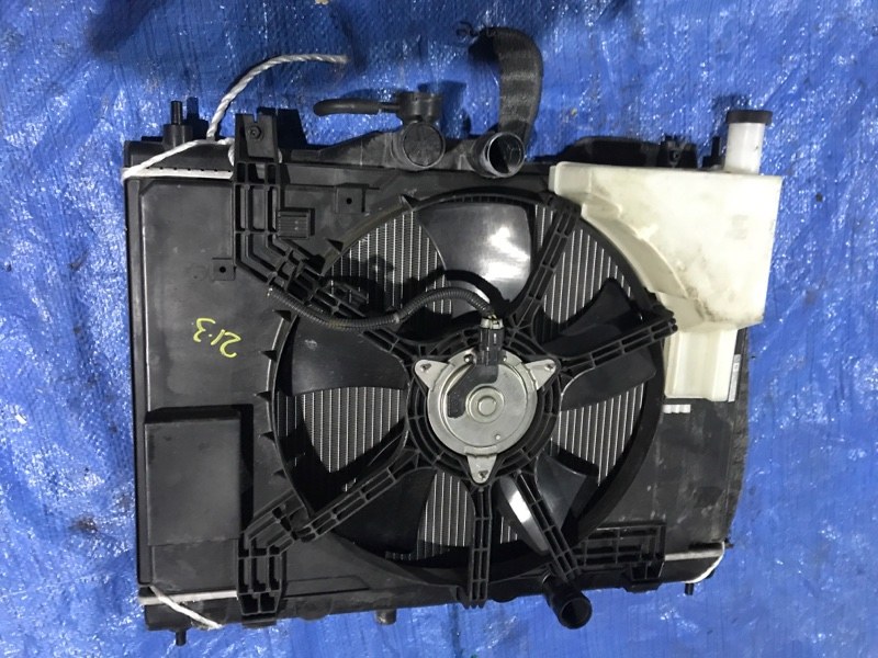 Радиатор двигателя Nissan Tiida C11 HR15DE