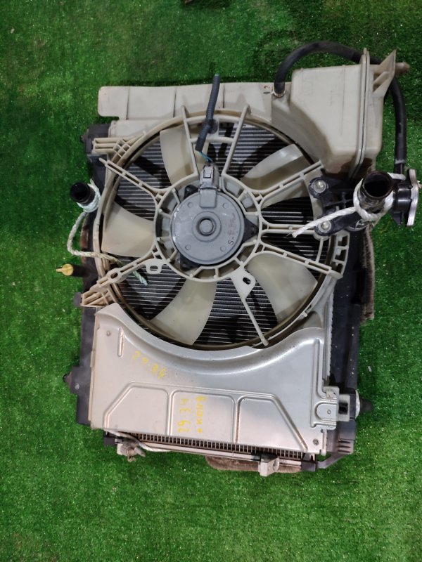 Радиатор двигателя Toyota Ractis SCP100 2SZ-FE