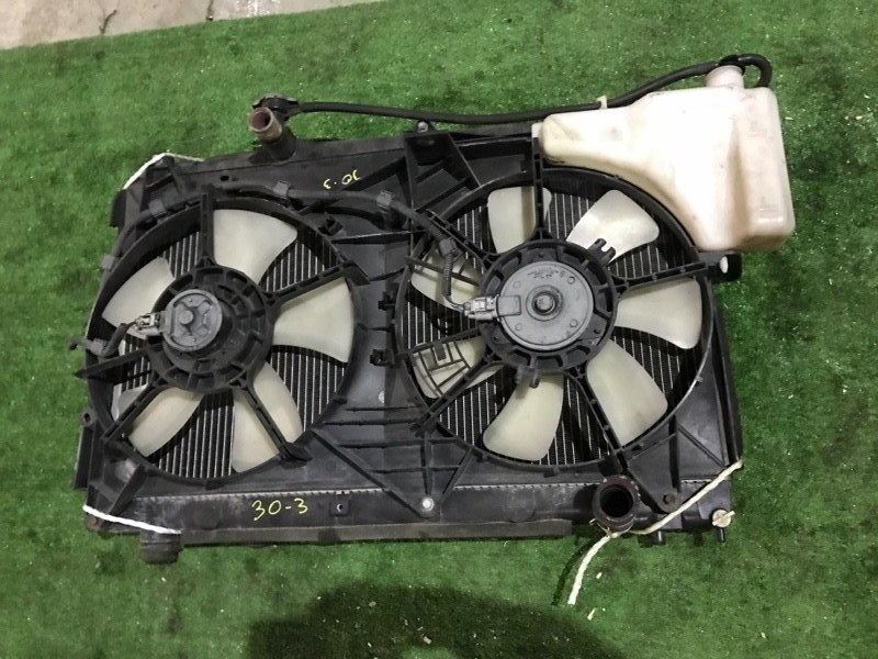 Радиатор двигателя Toyota Voxy AZR60 1AZ-FSE