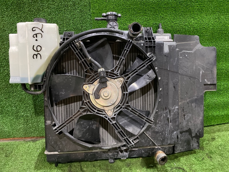 Радиатор двигателя Nissan Note E11 HR15DE 20`10