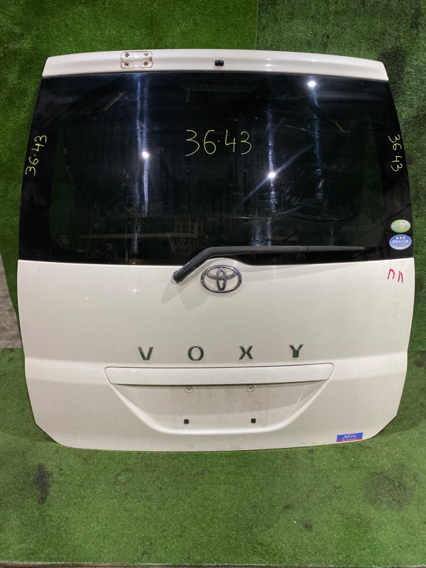 Дверь задняя багажника Toyota Voxy AZR65 1AZ-FSE 2005