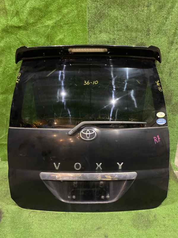 Дверь задняя багажника Toyota Voxy AZR60 1AZ-FSE 2005