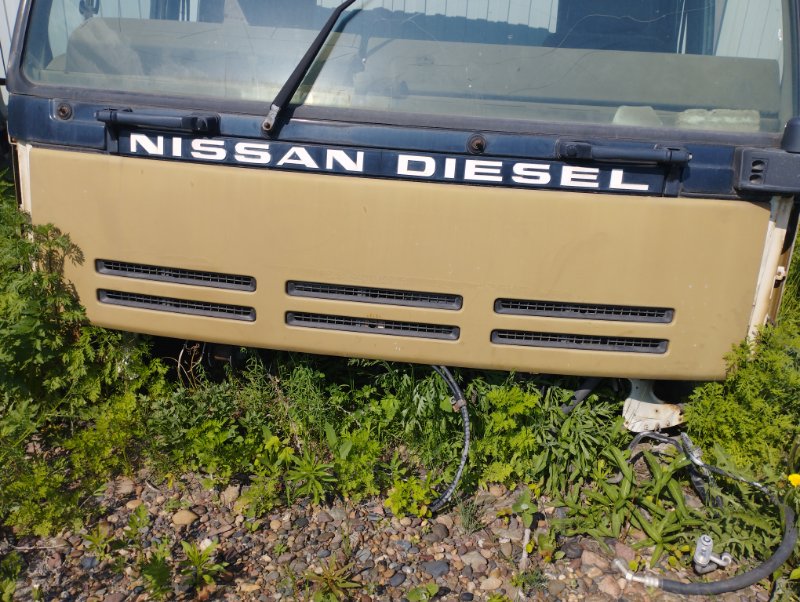 Капот Nissan Diesel