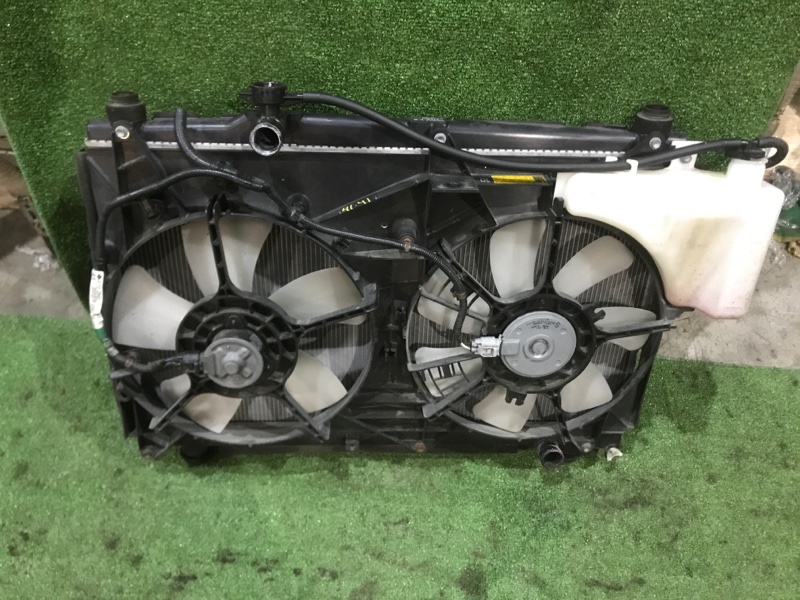 Радиатор двигателя Toyota Voxy ZRR75 3ZR-FAE 2010