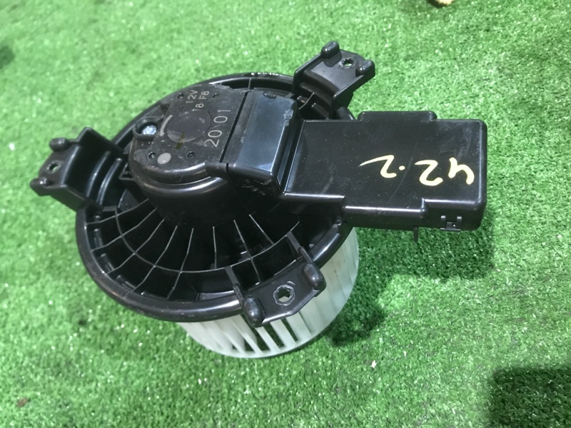 Вентилятор печки Toyota Roomy M900A 1KR-FE