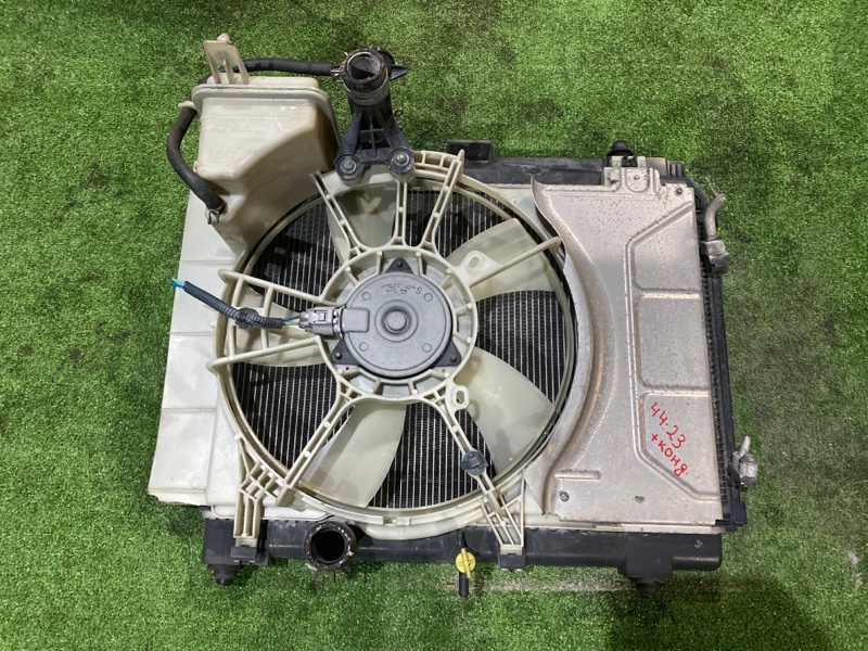 Радиатор двигателя Toyota Vitz KSP90 1KR-FE 2007