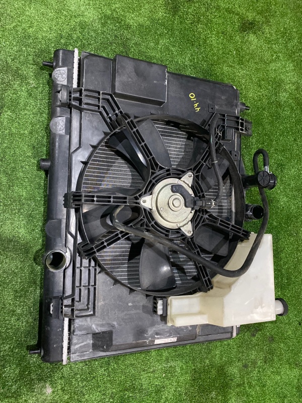 Радиатор двигателя Nissan Tiida C11 HR15