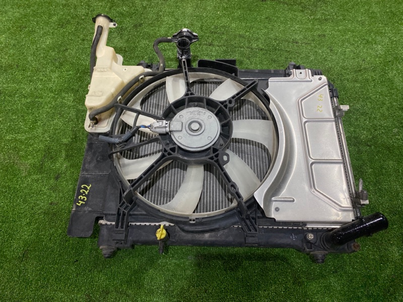 Радиатор двигателя Toyota Vitz NSP130 1NR-FE