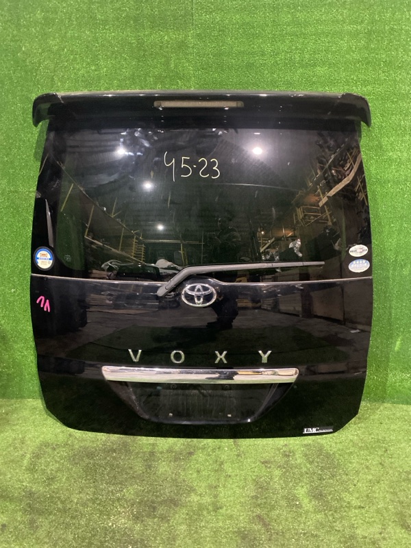 Дверь задняя багажника Toyota Voxy AZR60 1AZ-FSE