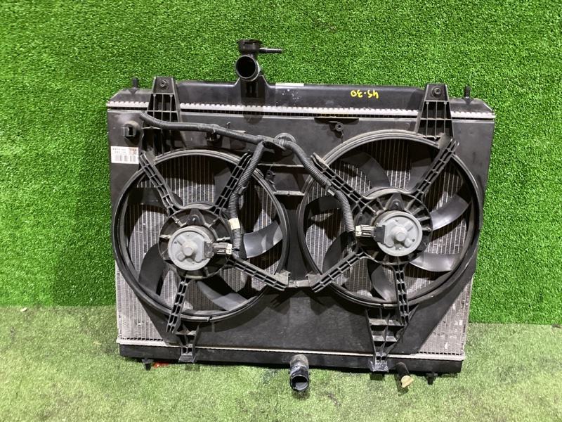 Радиатор двигателя Nissan Serena C25 MR20DE