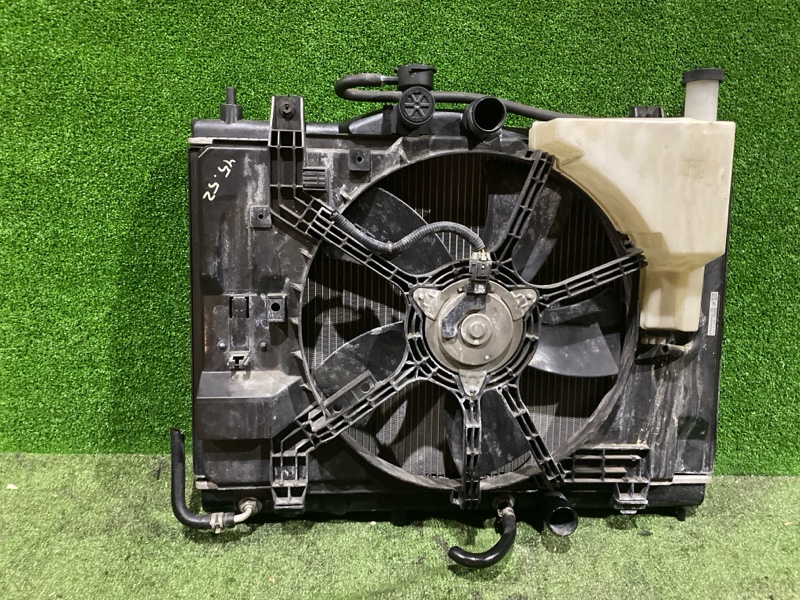 Радиатор двигателя Nissan Ad VJY12 MR18DE