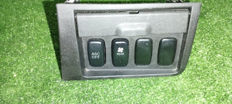Кнопки в салон Mitsubishi Delica CV5W 4B12