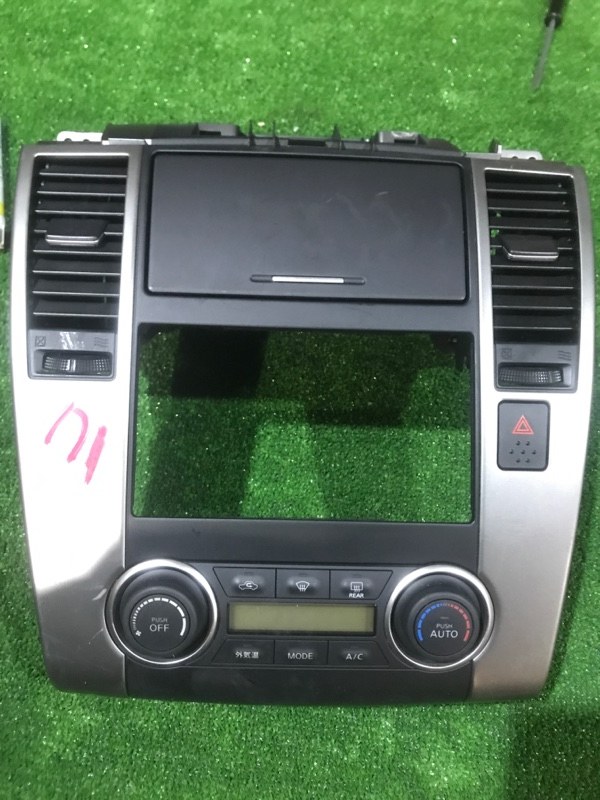 Рамка магнитофона Nissan Tiida C11 HR15DE