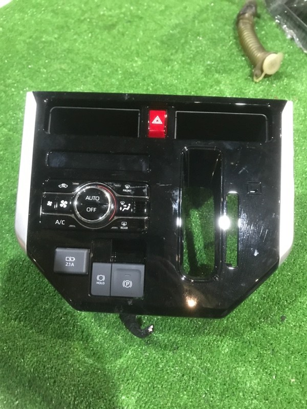 Блок управления климат-контролем Toyota Roomy M900A 1KR-FE