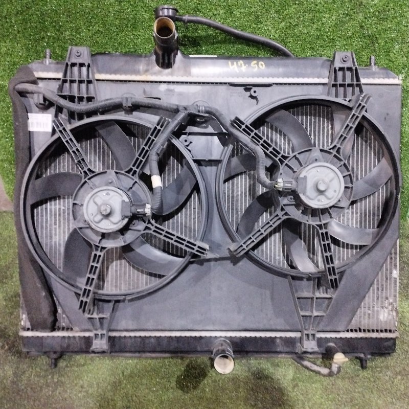 Радиатор двигателя Nissan Serena CC25 MR20